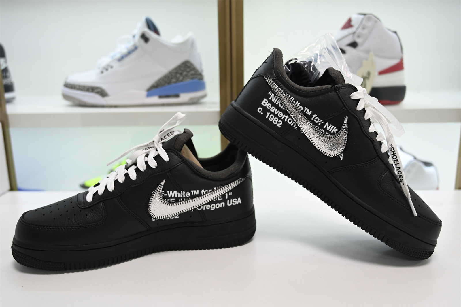 Off-White x MoMA x Nike Air Force 1 07 Low Black AV5210-001