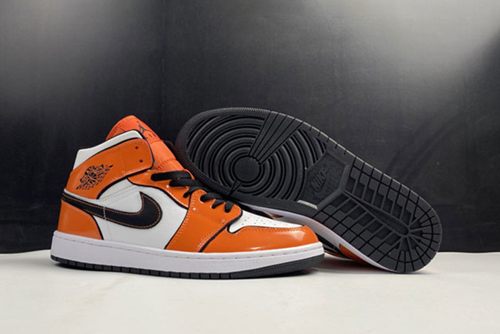 Air Jordan 1 Mid “Turf Orange” DD6834-802
