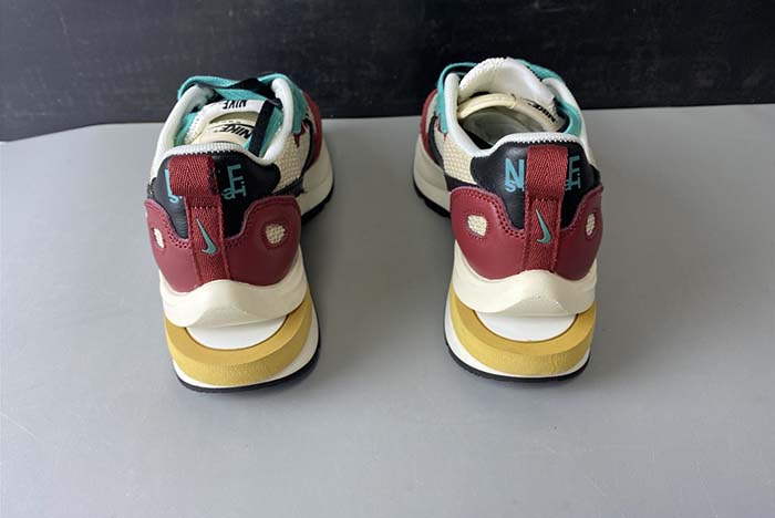 NIKE LDWAFFLE/SACAI CI9928 301