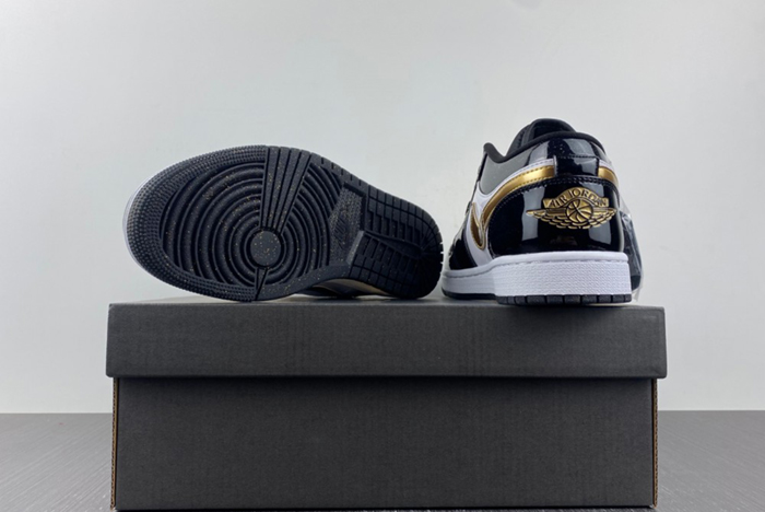 Jordan 1 Low SE Gold Toe (GS) - DR6970-071