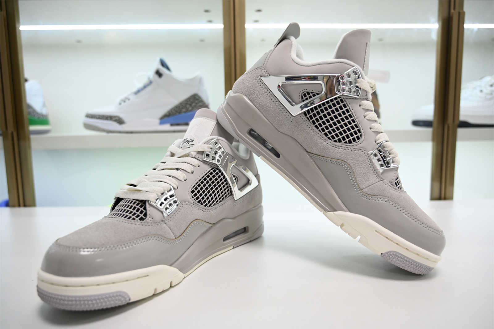 Air Jordan 4 Womens Frozen Moments AQ9129-001