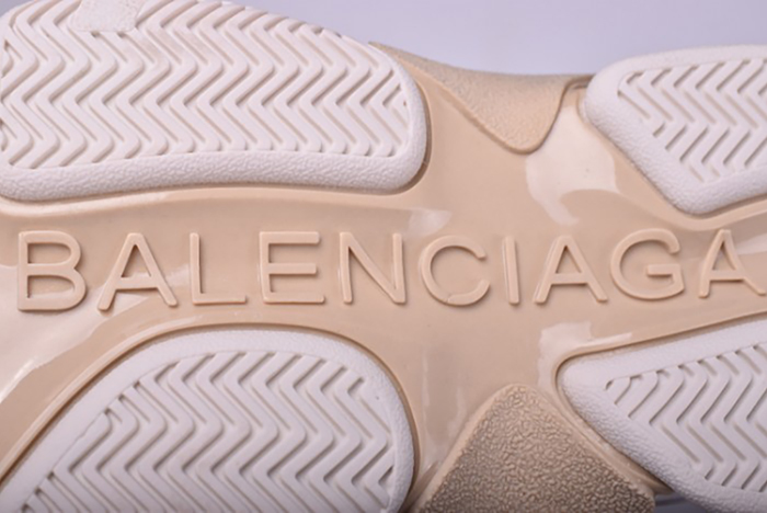 BA17FW TRIPLE S 490671-W06F1-9000