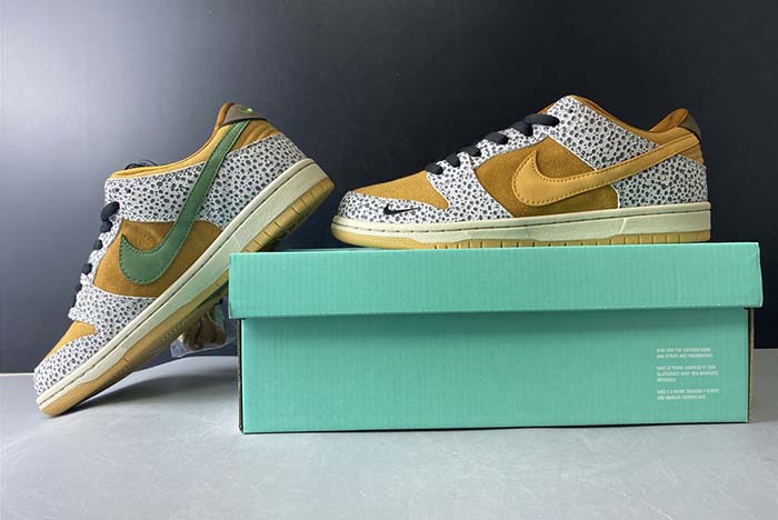 Nike SB Dunk Low “Safari CD2563-002