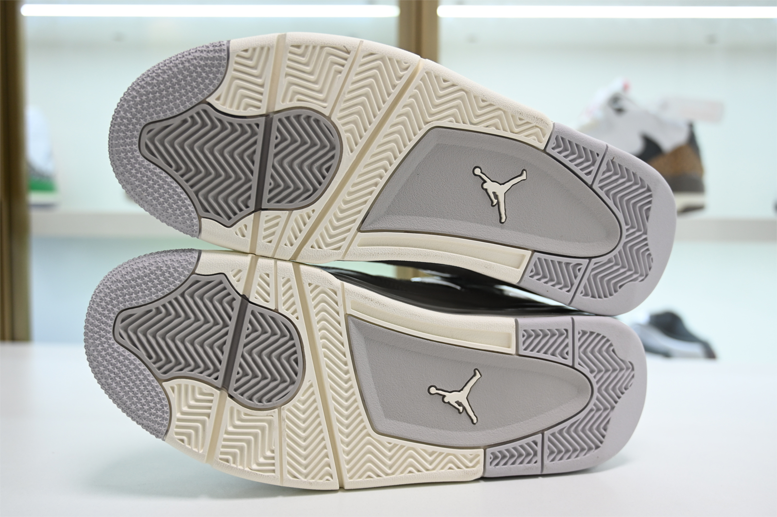 Air Jordan 4 Womens Frozen Moments AQ9129-001