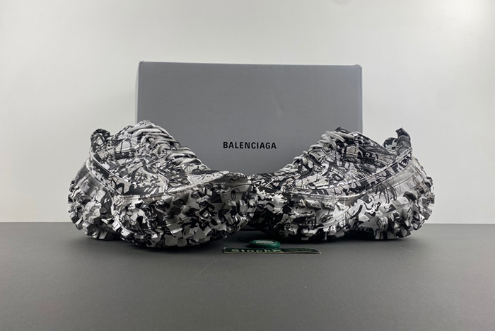 BALENCIAGA Graffiti Print Bouncer Sneakers 685613 W2RG19010