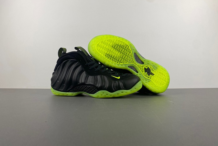 Nike Air Foamposite One Black Volt HF2902-001
