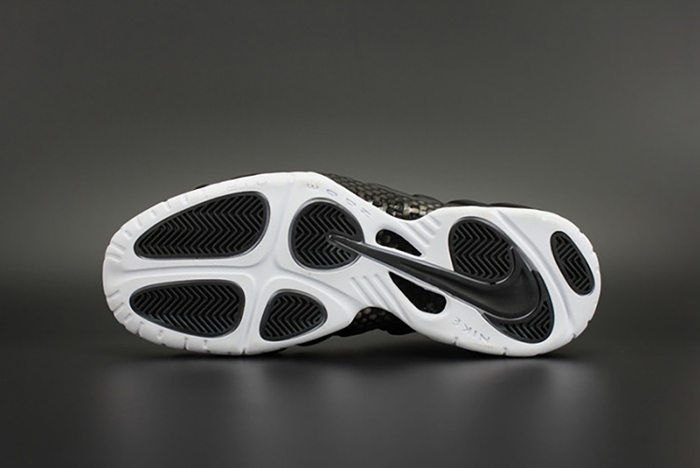 Nike Air Foamposite Pro "Dr. Doom" Black/White 624041-006
