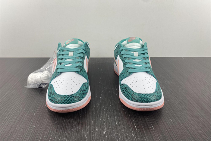Dunk SB Low "Snake Skin" DR8577-300