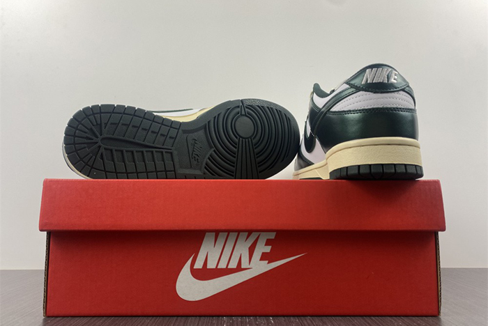 Nike Dunk Low “Vintage Green”   DQ8580-100
