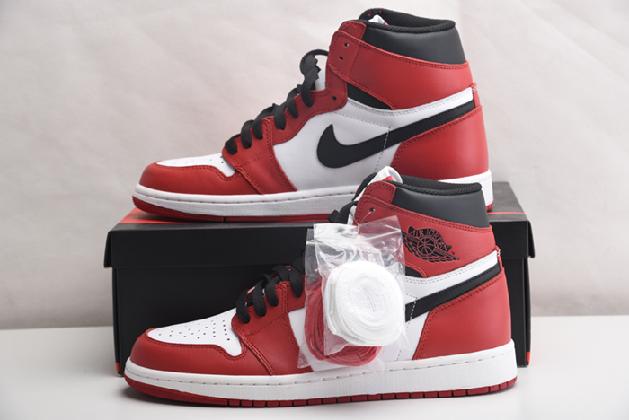 Air Jordan 1 Retro High OG Chicago Red 555088-101