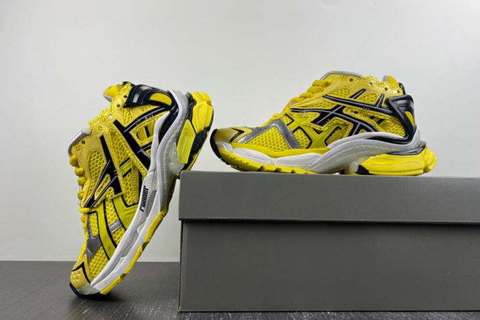 Balenciaga 7.0 TRACK 677402-W2RD3-0510