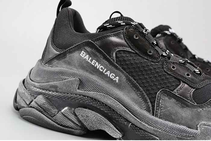 BALENCIAGA BLACK TRIPLE S TRAINER W06G01001