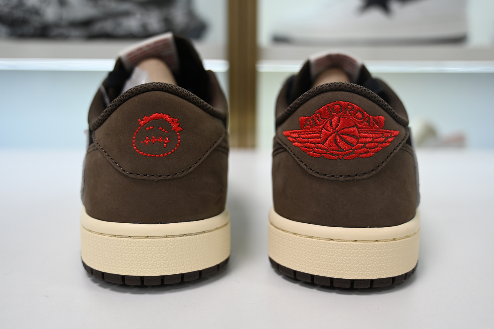 TRAVIS SCOTT AIR JORDAN 1 LOW DARK MOCHA CQ4277-001