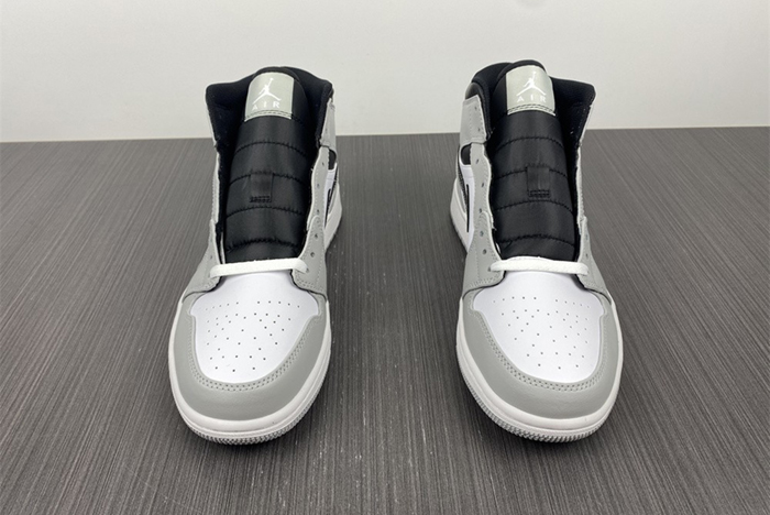 Air Jordan 1 Mid “Light Smoke Grey” 554724-078