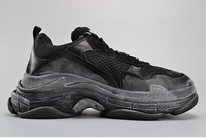BALENCIAGA BLACK TRIPLE S TRAINER W06G01001