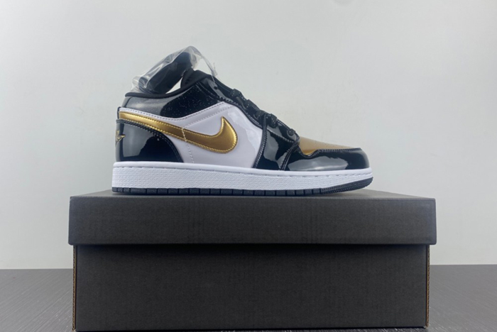 Jordan 1 Low SE Gold Toe (GS) - DR6970-071