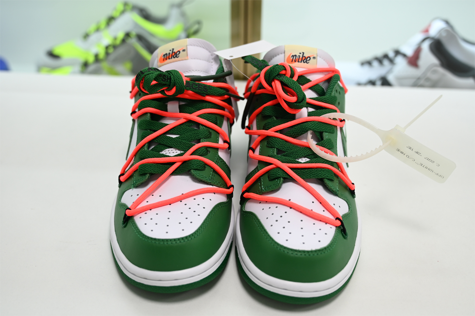 Off-White  NIKE DUNK LOW PINE GREEN CT0856-100