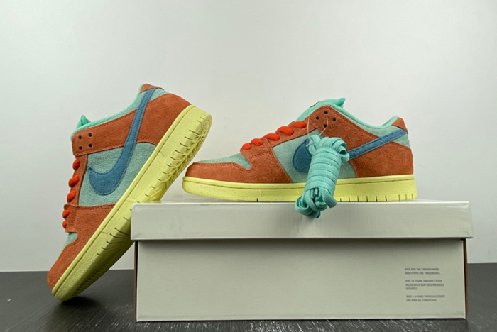 Nike SB Dunk Low Orange Emerald Rise DV5429-800