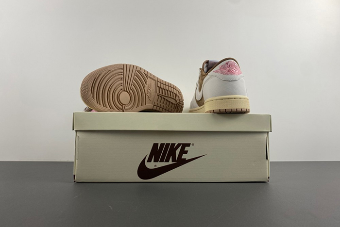 Travis Scott x Air Jordan 1 Low OG DM7866-106