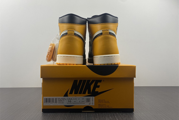 Air Jordan 1 High OG “Yellow Toe” 555088-711