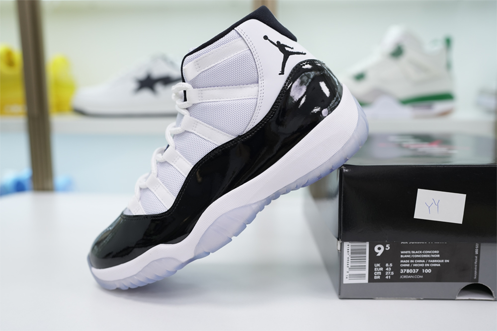 Air Jordan 11 Retro Concord