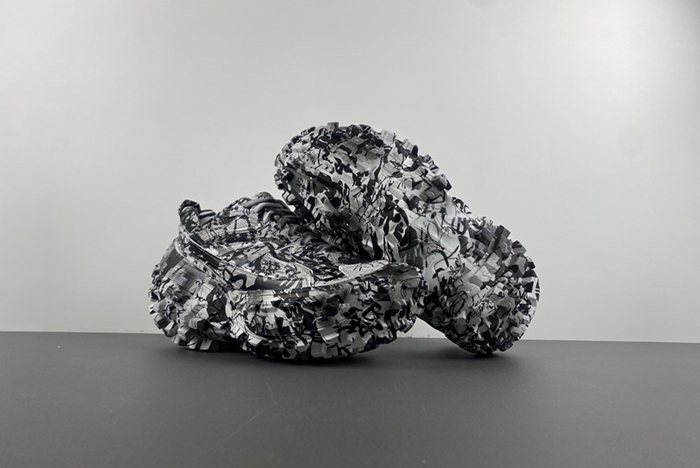 BALENCIAGA Graffiti Print Bouncer Sneakers 685613 W2RG19010