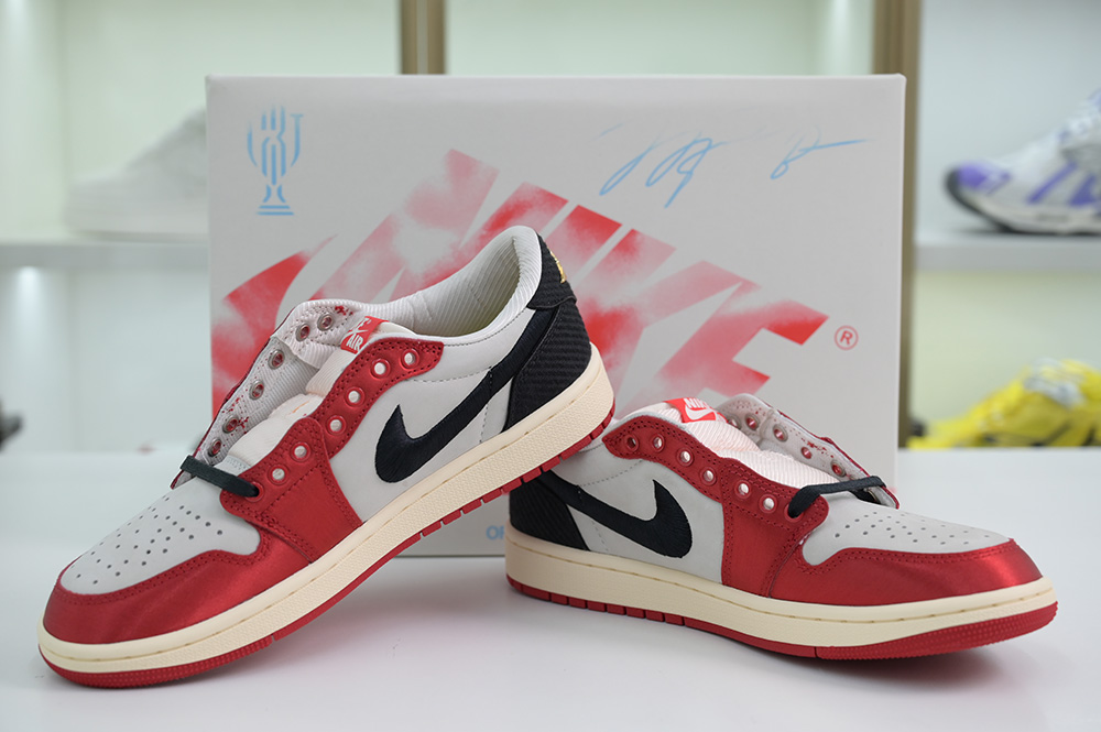 Jordan 1 Retro Low OG Trophy Room Away FN0432-100