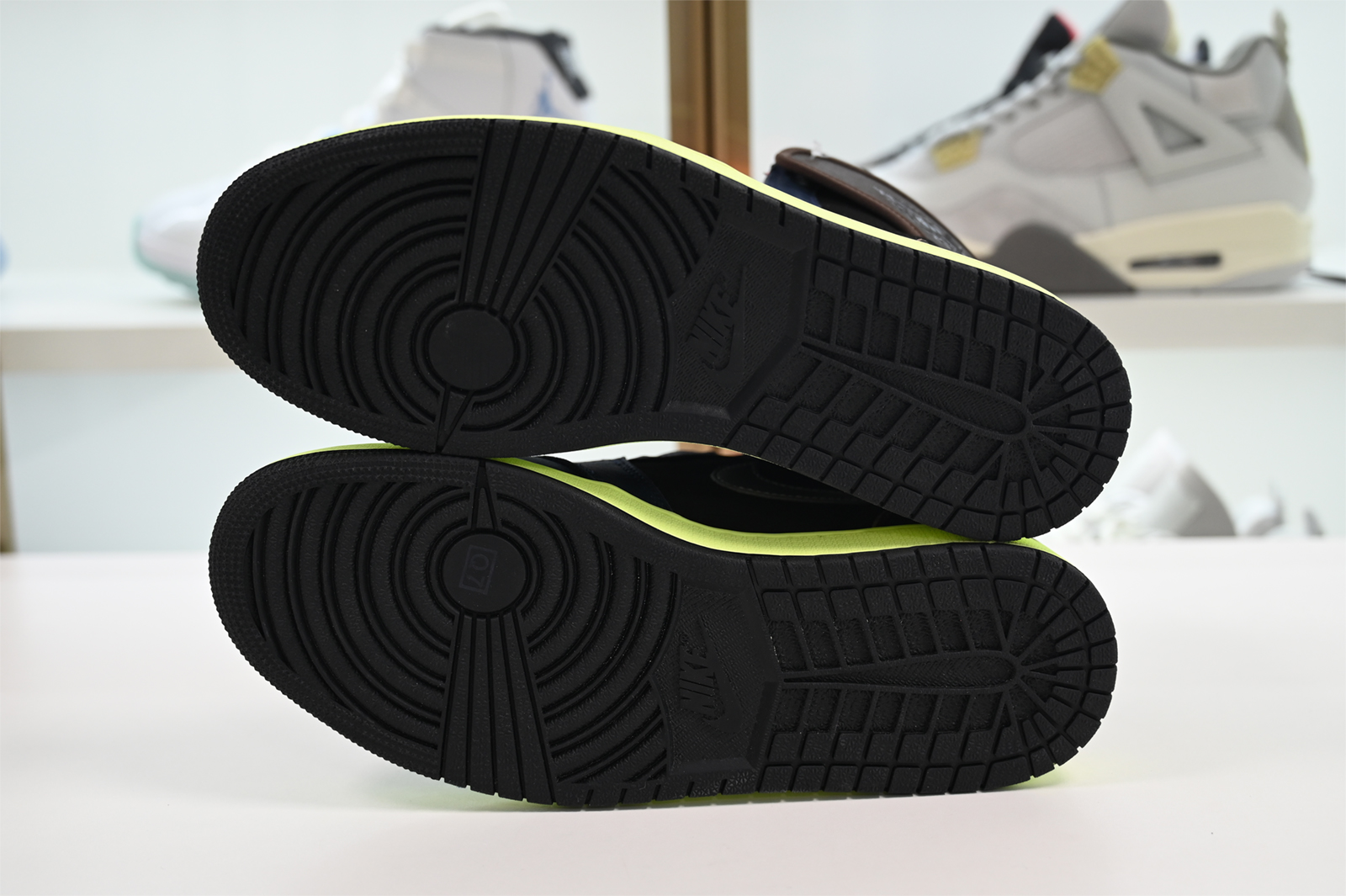 Jordan 1 High OG “Bio Hack” 555088-201