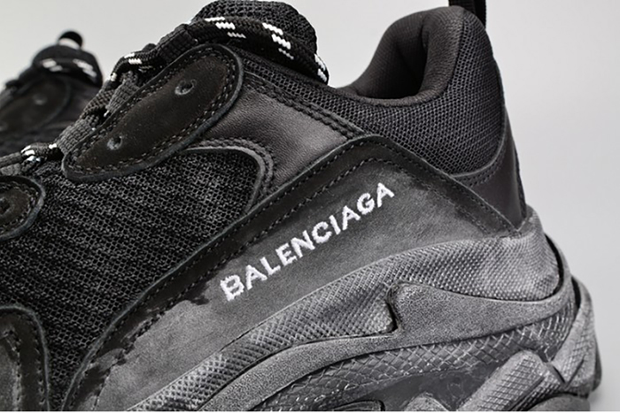 BALENCIAGA BLACK TRIPLE S TRAINER W06G01001