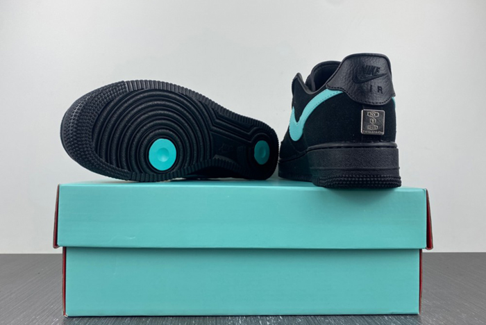 Tiffany & Co. x Nike Air Force 1 Low DZ1382-001