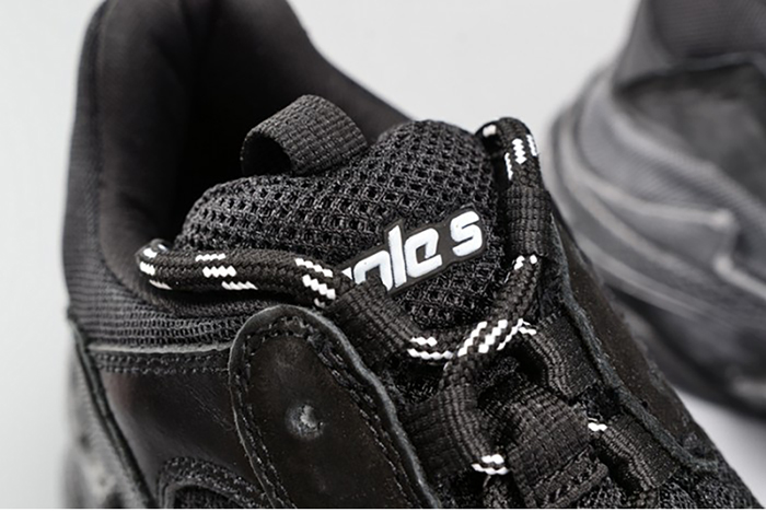 BALENCIAGA BLACK TRIPLE S TRAINER W06G01001
