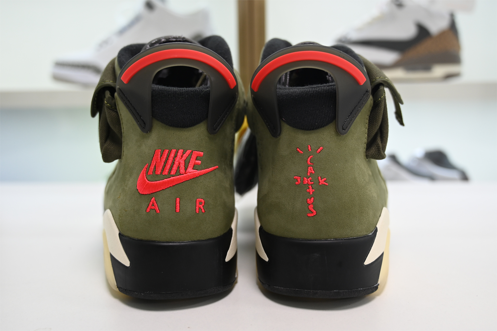 TRAVIS SCOTT AIR JORDAN 6 MEDIUM OLIVE - CN1084-200