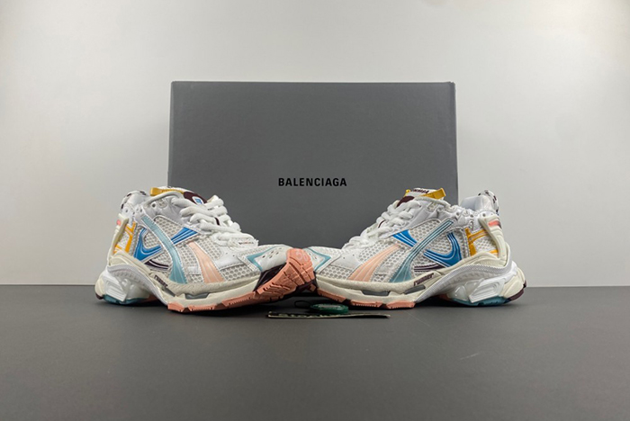 Balenciaga 7.5 Runner Sneakers pink 772774-W3RNY-0326