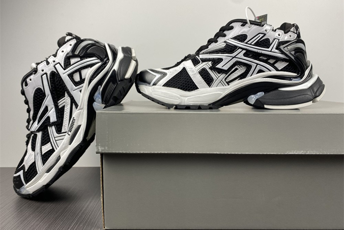 BALENCIAGA -Runner DARK GREY 677403 W3R82 9010