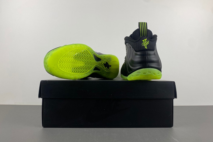 Nike Air Foamposite One Black Volt HF2902-001