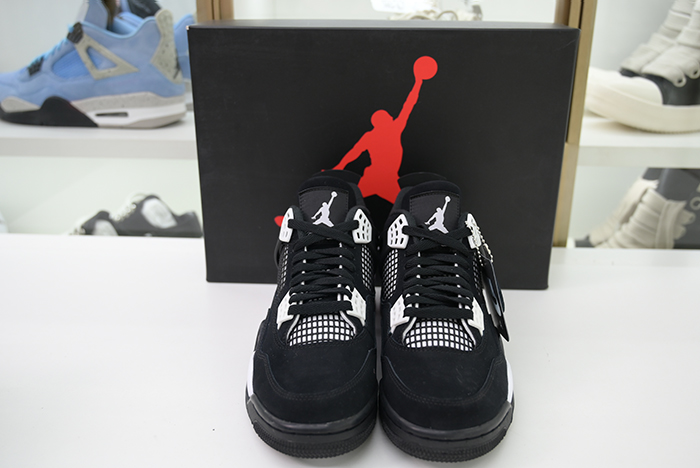 AIR JORDAN 4 RETRO