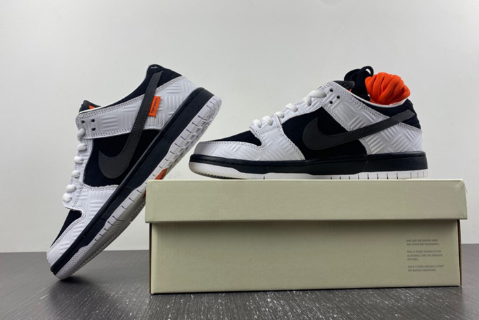 Nike SB Dunk Low TIGHTBOOTH Men