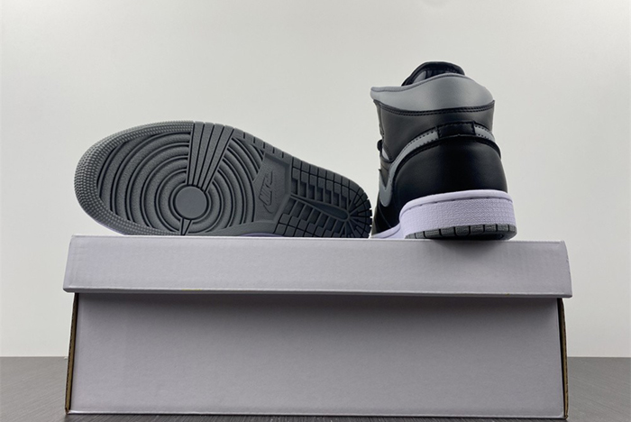 Air Jordan 1 Mid AJ1