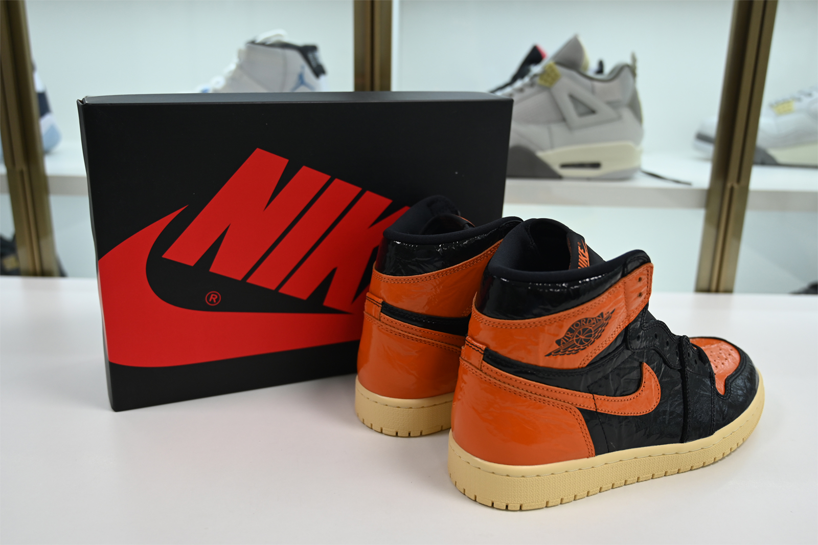 AIR JORDAN 1 SHATTERED BACKBOARD 3.0 555088-028