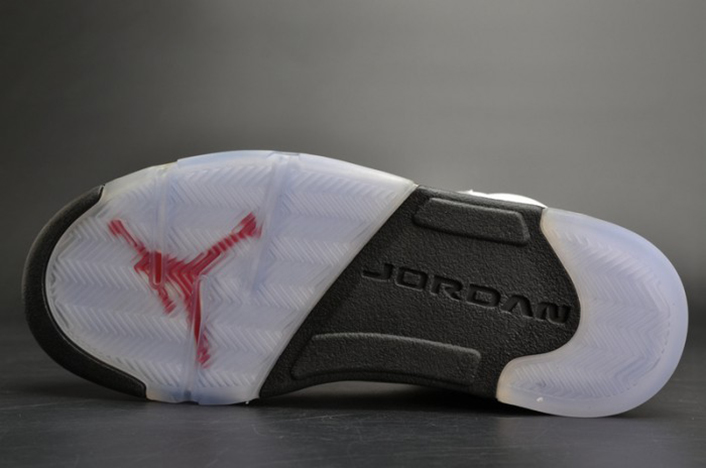 AIR JORDAN 5 RETRO "WHITE CEMENT" mens 136027-104