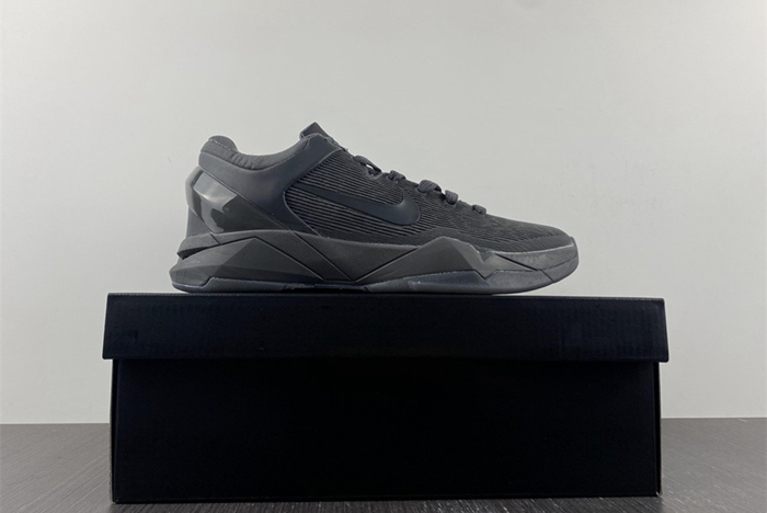 NIKE KOBE 7 FTB  Black Mamba Fade to Blcak 869460-442