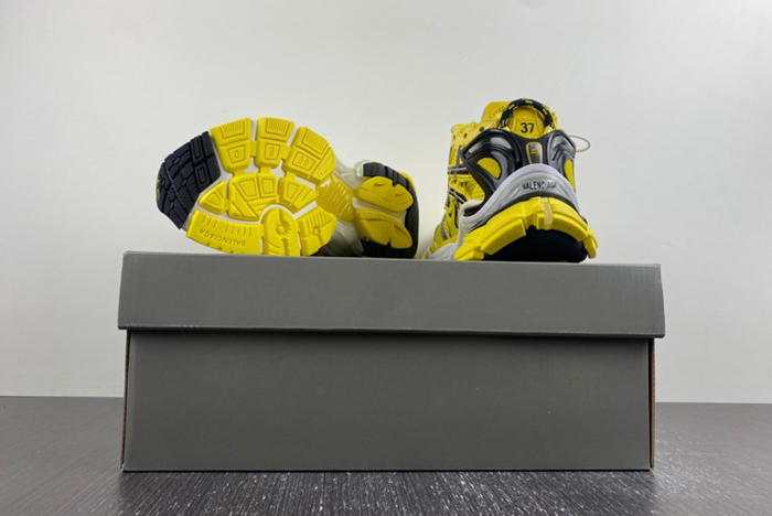 Balenciaga 7.0 TRACK 677402-W2RD3-0510