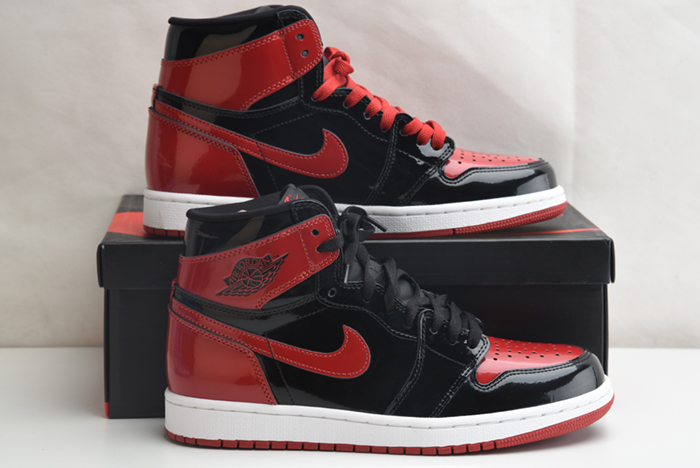 Air Jordan 1 High OG “Bred Patent” 555088-063