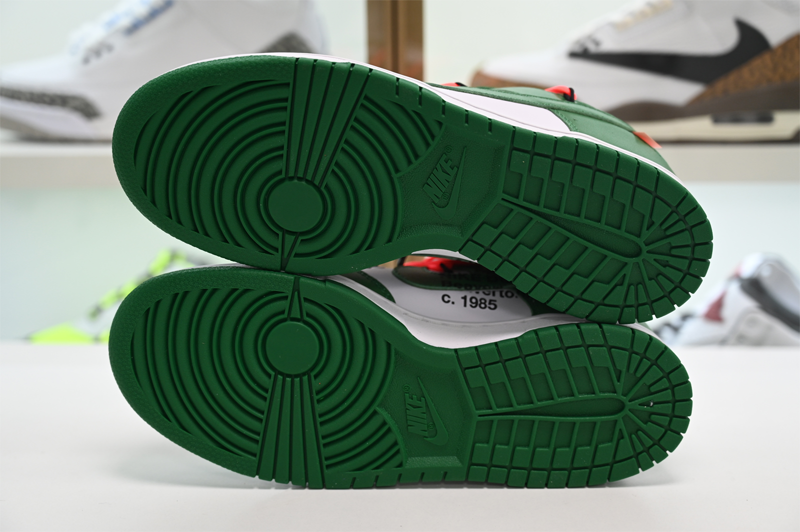 Off-White  NIKE DUNK LOW PINE GREEN CT0856-100