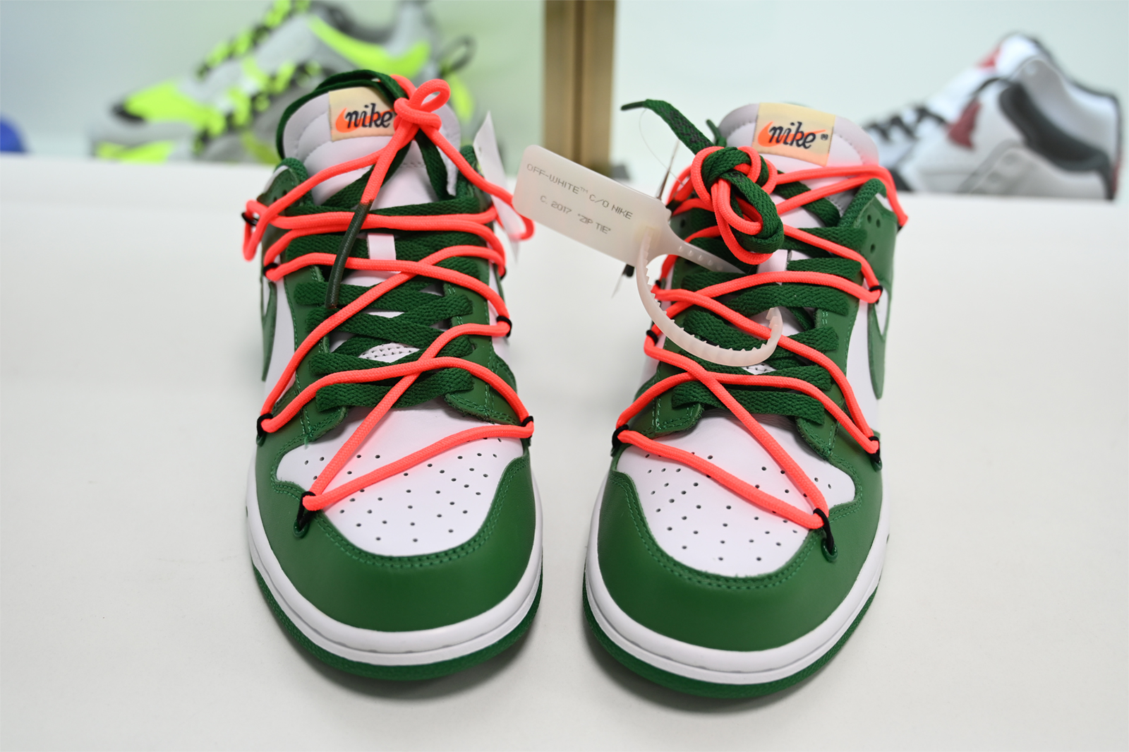 Off-White  NIKE DUNK LOW PINE GREEN CT0856-100