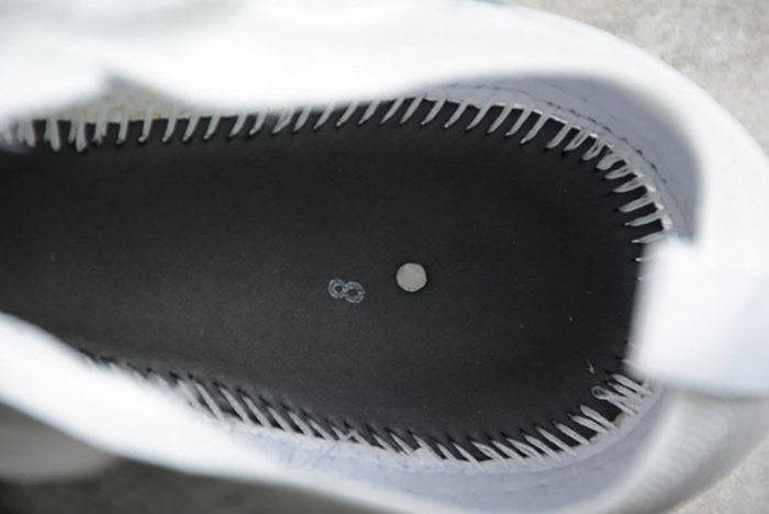 Nike Mens Air VaporMax Flyknit 2.0 Triple White 942842-100