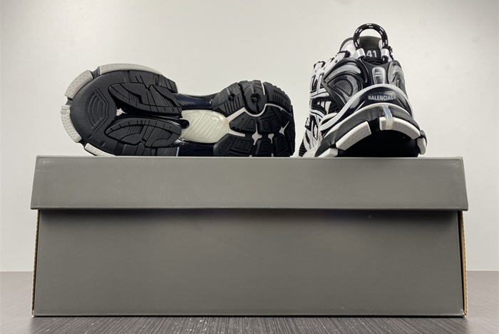 BALENCIAGA -Runner 7.0 WHITE/BLACK  677403 W3RB2 9010