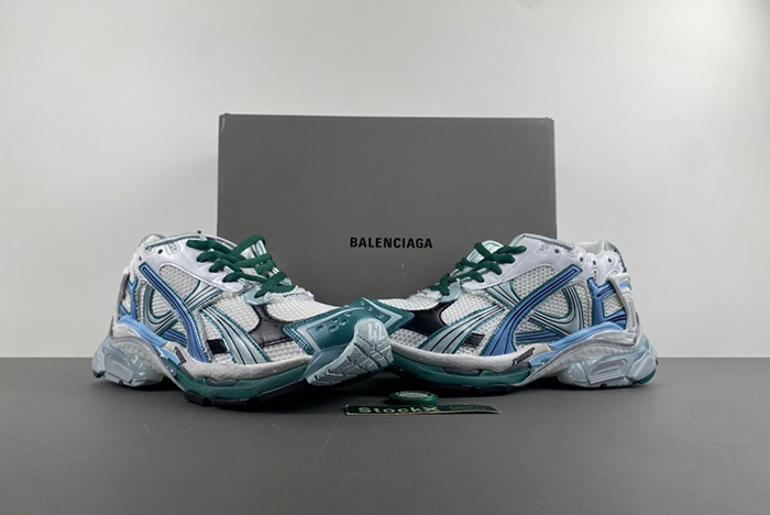 Balenciaga 7.5  Runner Sneakers  772774 W3RBW 0623