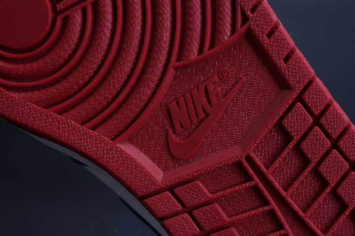 AIR JORDAN 1 High OG "Black Toe" white/ black-varsity red mens 555088-125