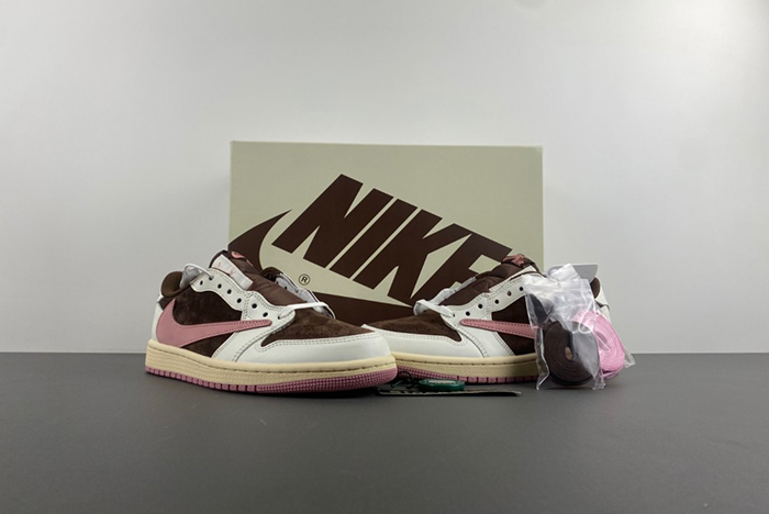 Travis Scott x Air Jordan 1 Low OG DZ4137-206
